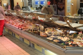 refrigerated counter for meat with open display case