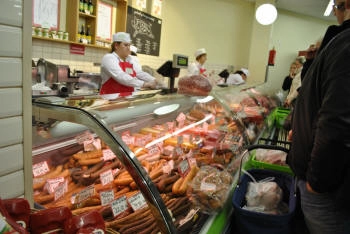 refrigerated counter with adjustable temperature
