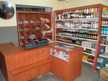 shop shelving for building materials with reinforced shelves