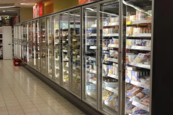 refrigerated shelving with adjustable humidity