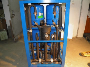 refrigeration installation with emergency alarm