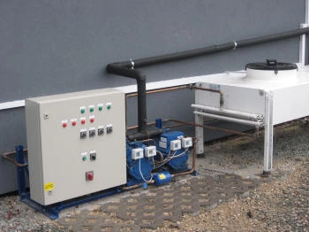 refrigeration installation with anti-vibration system