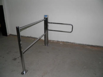 electronic gate with access control